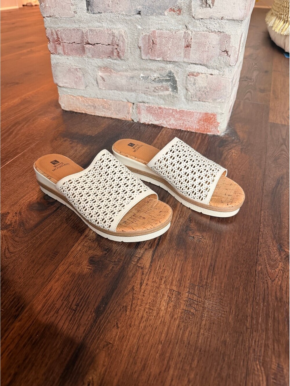 White Mountain | White Rhinestone Perforated Slide Sandals | Size 8 | 1153